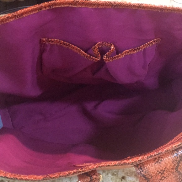 Handle Classic Tote Bag - Picture 4 of 7